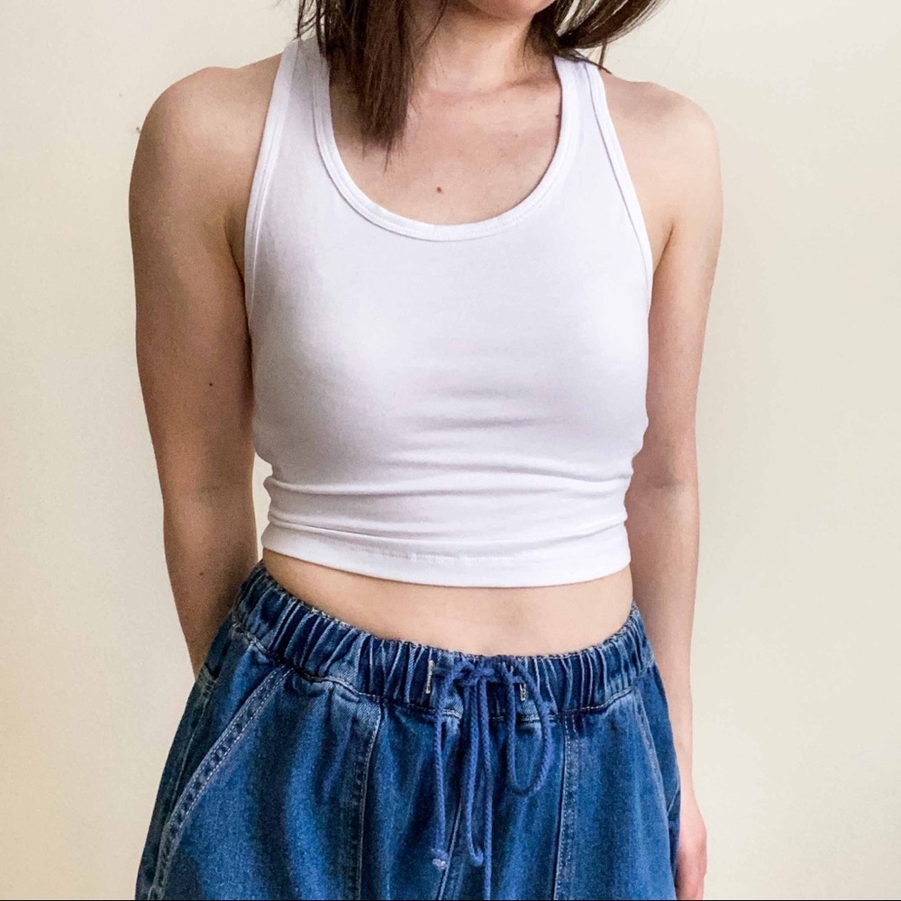 🏷LAST1️⃣ - NWT crop racer-back tank top in white